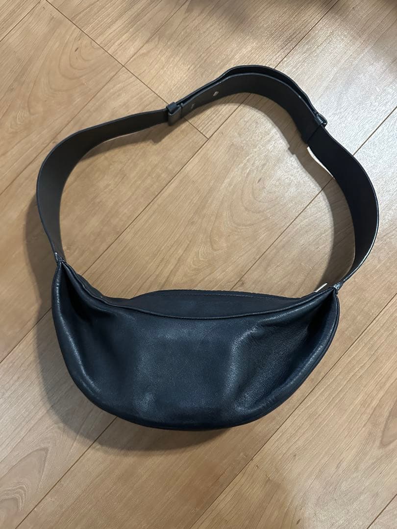 【COS】レザープリーツベルトバック