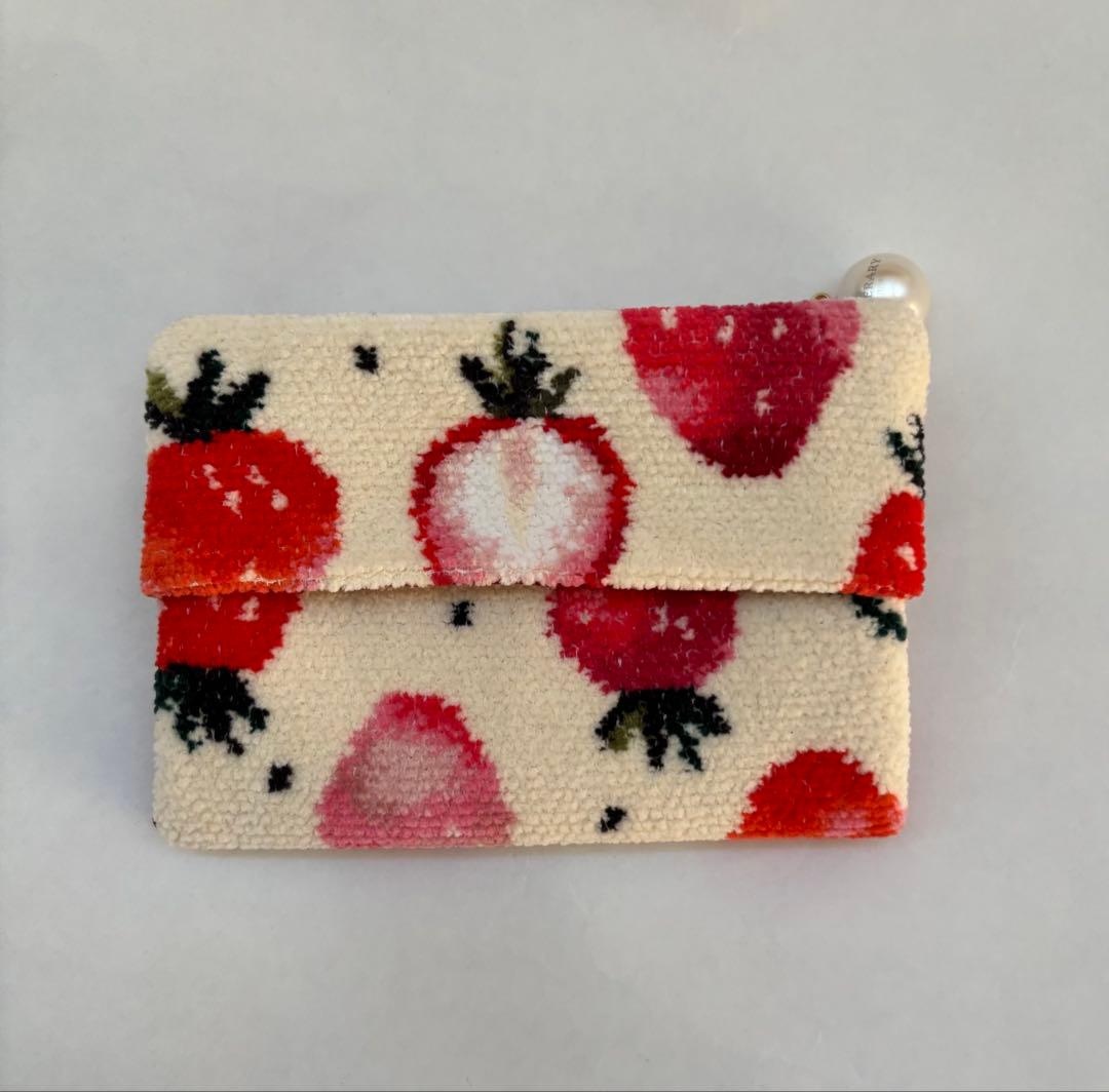 イチゴフェイラーハンカチとマスクポーチ