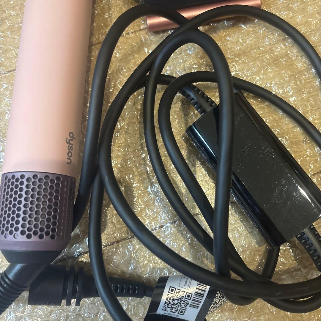 タイムセール　ダイソンドライヤー　ピンク