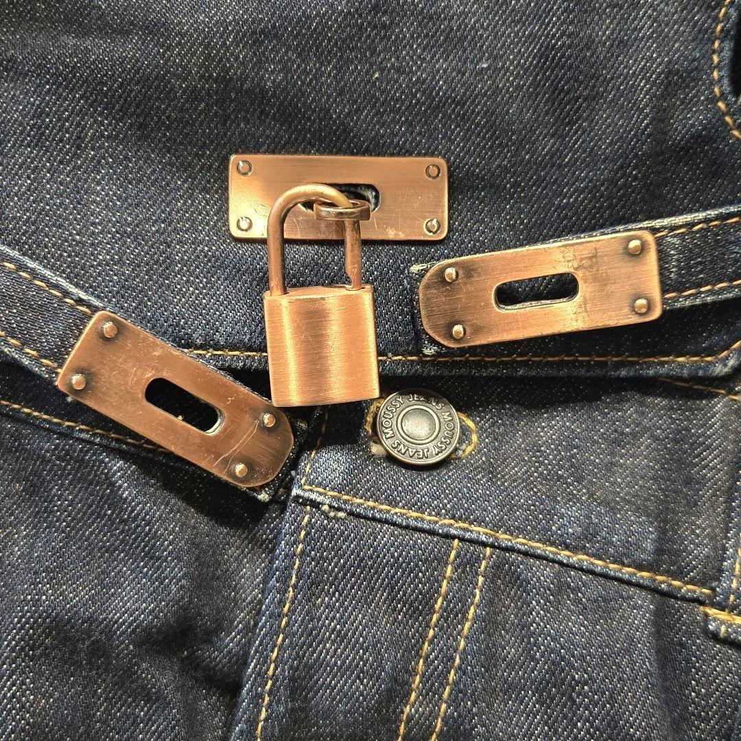 デニムリメイク フラップ付きトートバッグ　 やや大きめ マウジー　南京錠