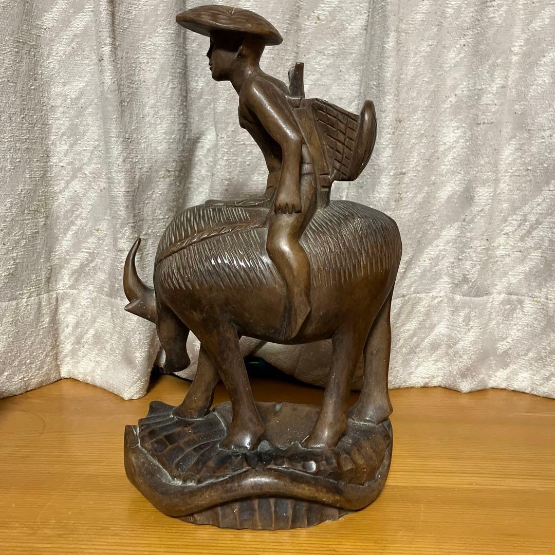 木製 人と牛の彫刻 約36センチ