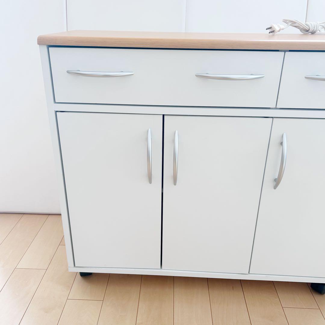 北欧　コンパクトキッチンカウンター　木目調　食器棚　ホワイトキャスターコンセント