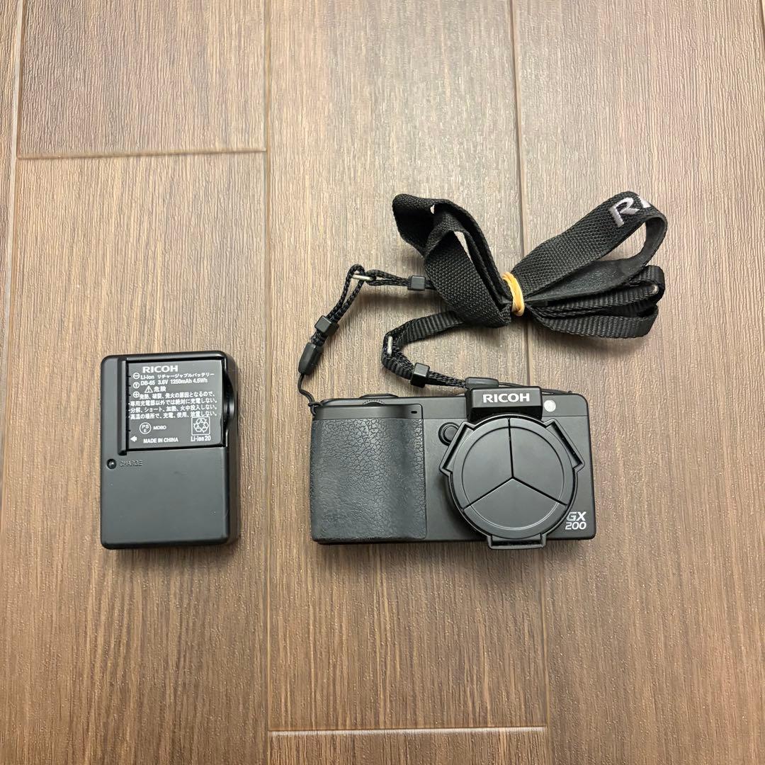 美品　コンパクトデジタルカメラ RICOH リコー GX200