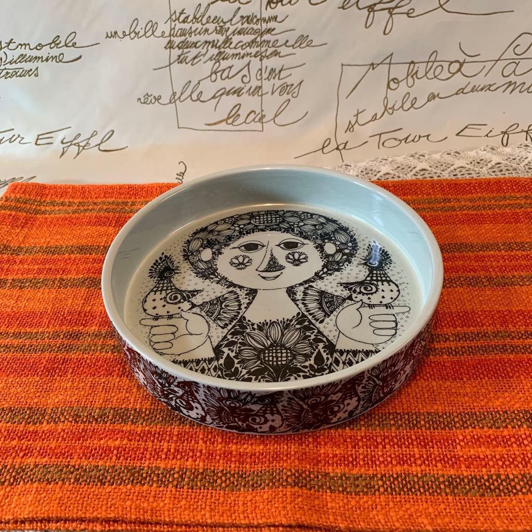 ビヨンヴィンブラッド　ビンテージの鳥を持つ少女の絵柄の深皿です！22㎝のサイズ！