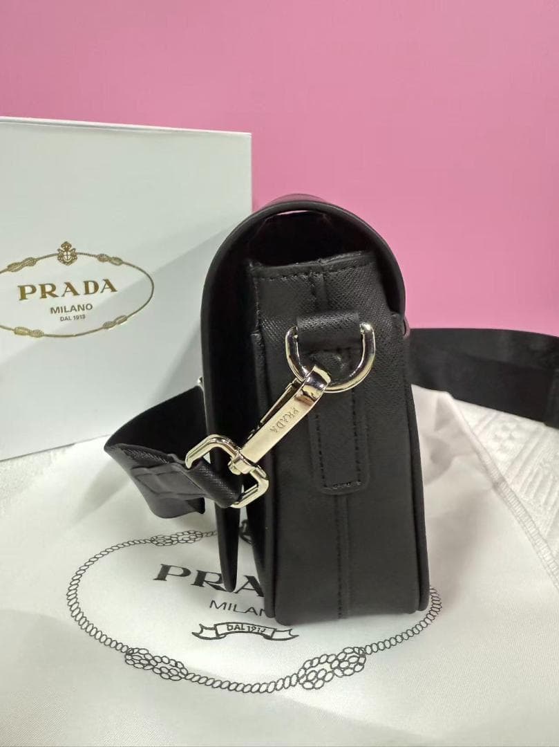 ブラック ショルダーバッグ~~