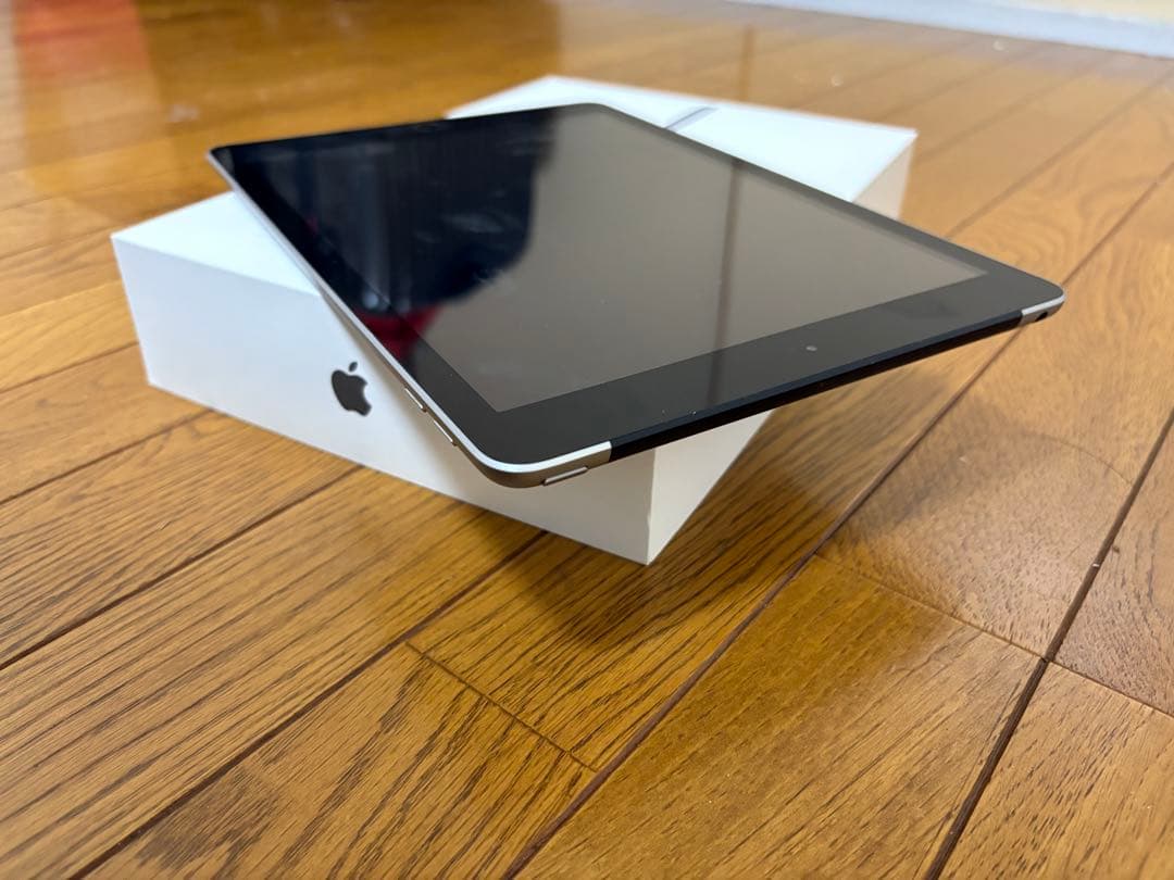Apple iPad (第5世代) 128GB SIMフリーバテッリ容量94%