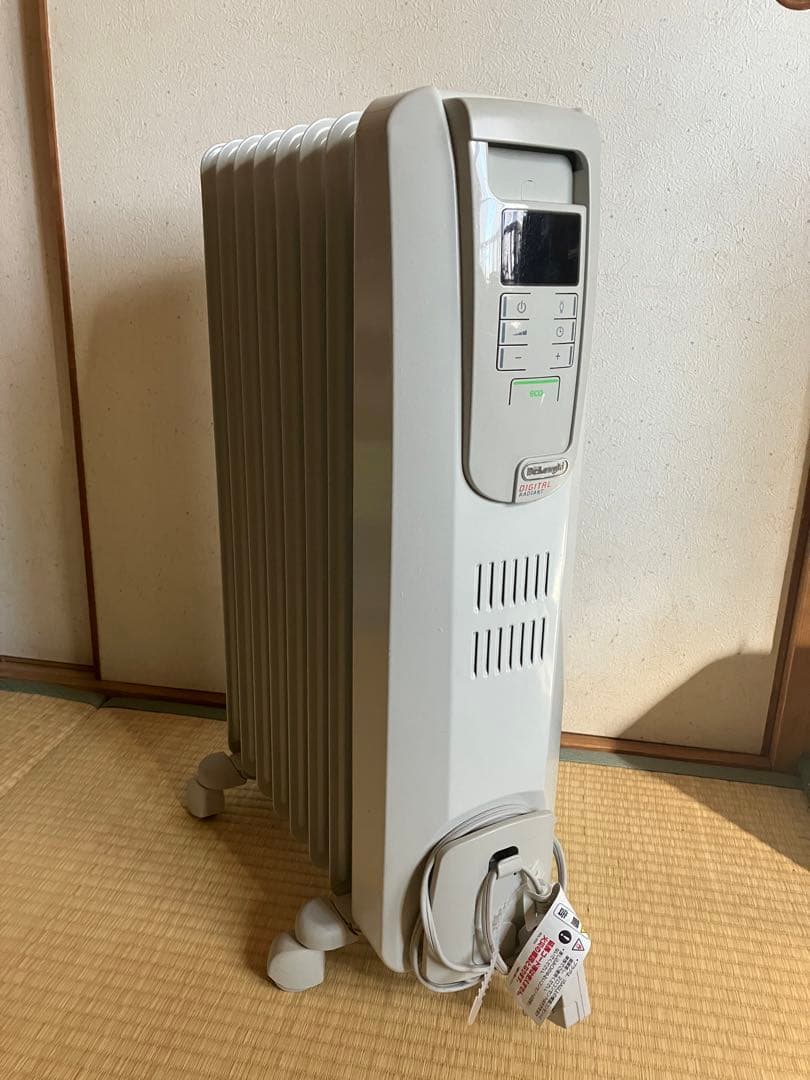 オイルヒーターの名品。デロンギ。ディジタルパネルで操作簡単