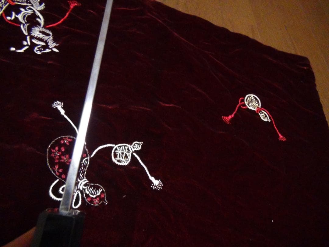 V金10号鏡面全鋼先丸柳刃包丁九寸27センチ八角黒檀水牛鞘付き新品。