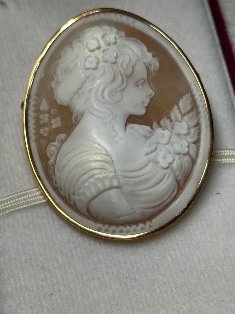 シェルカメオ　k18 作家名刻印あり　ネックレストップ　ブローチ