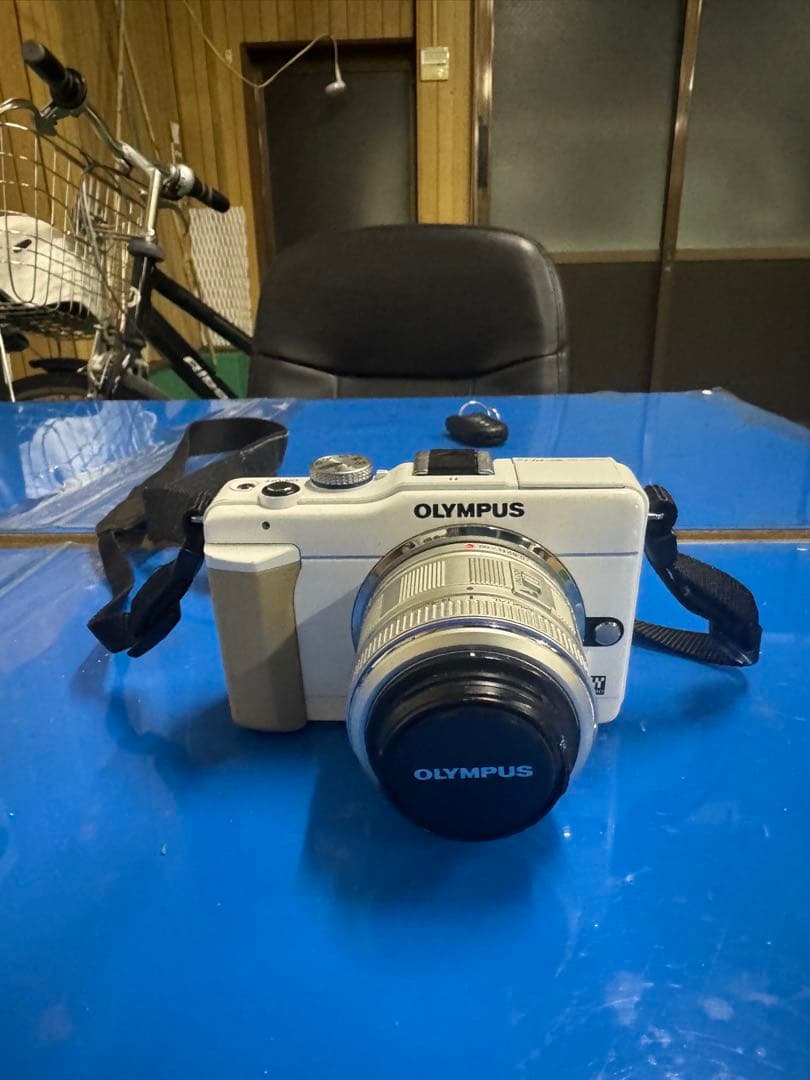 OLYMPUS PEN ミラーレスカメラ ホワイト