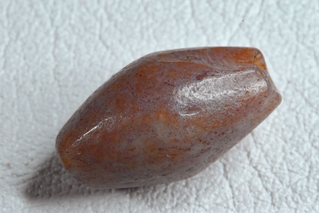 ★1000年以上前 インダス地域出土 全面ブラッドスポット入りカーネリアンビーズ