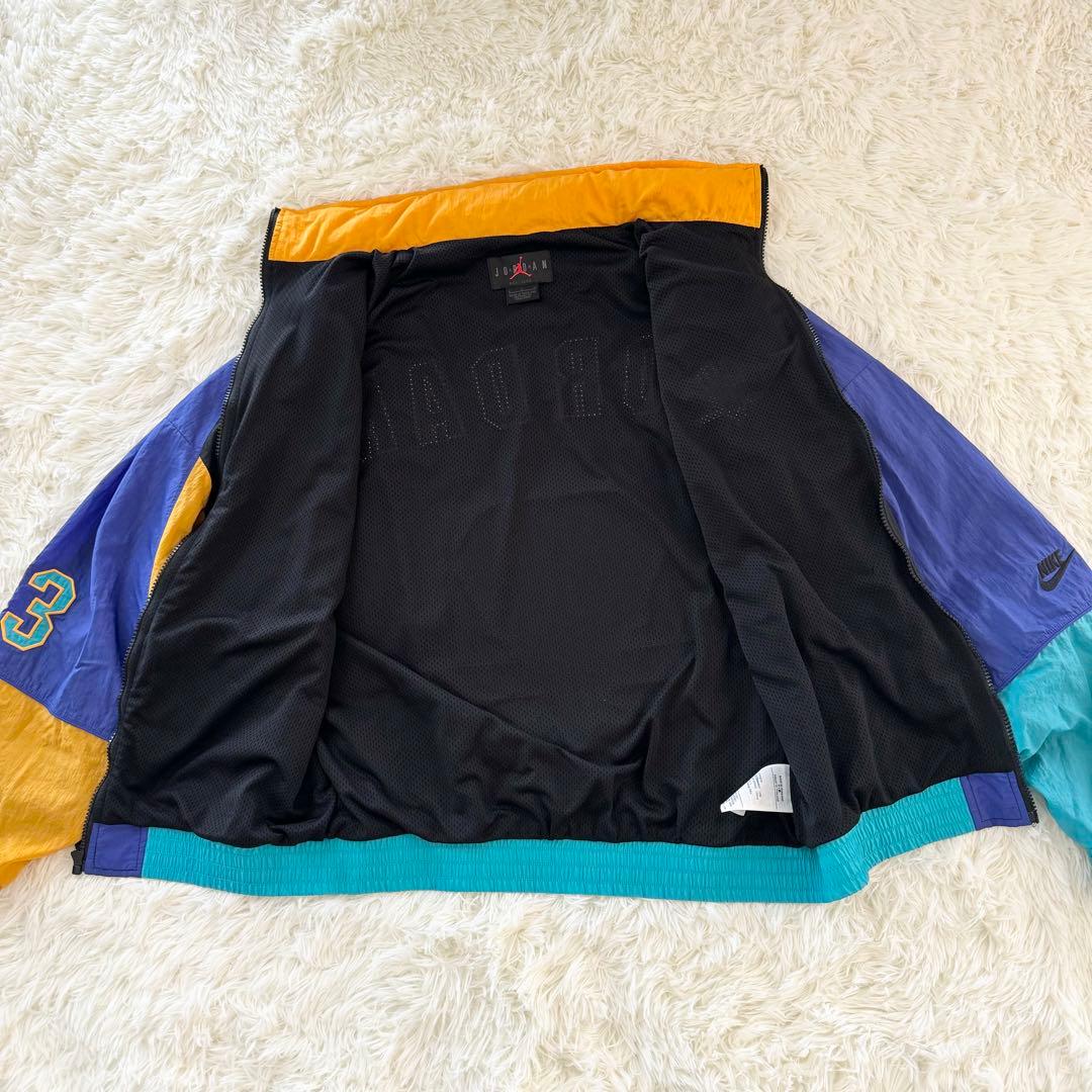 NIKE ナイキエアジョーダン　ナイロンジャケット　Ｌ　マルチカラー