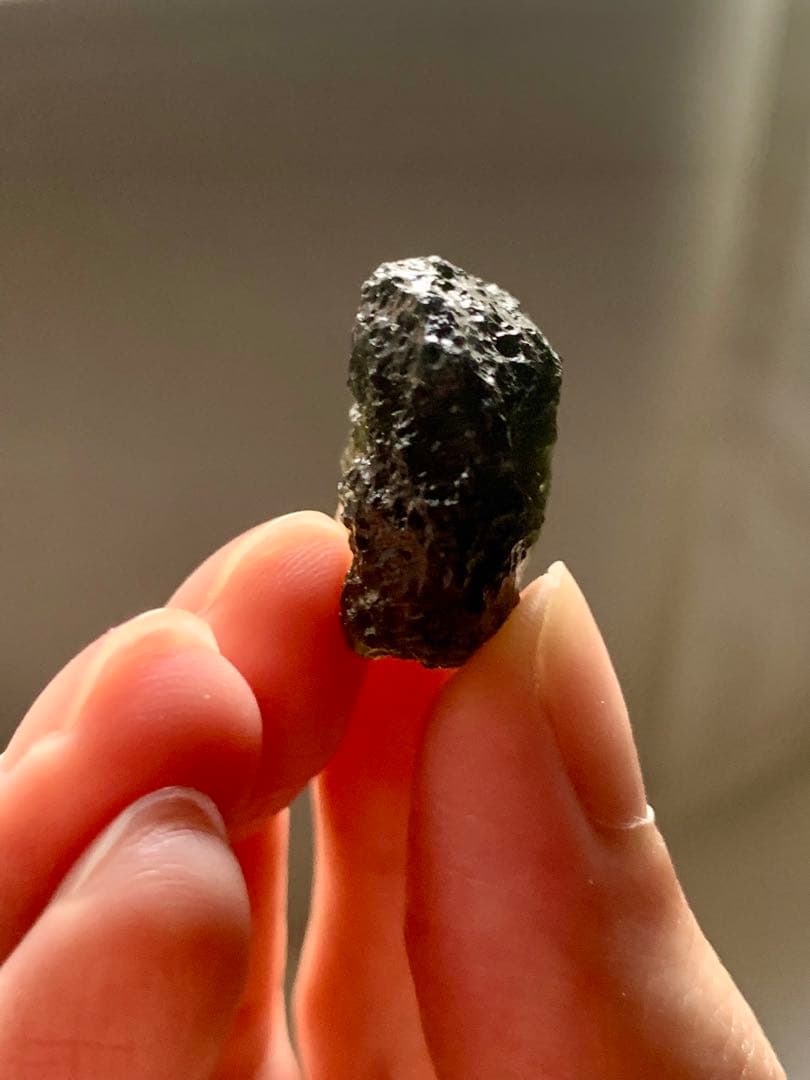 最強パワーストーンモルダバイト　テクタイト　隕石　ヒーリング鉱物標本　リビアン