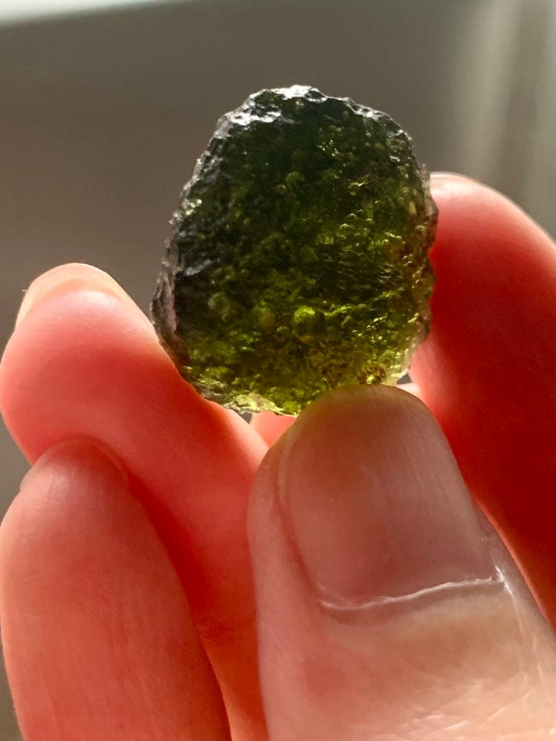 最強パワーストーンモルダバイト　テクタイト　隕石　ヒーリング鉱物標本　リビアン