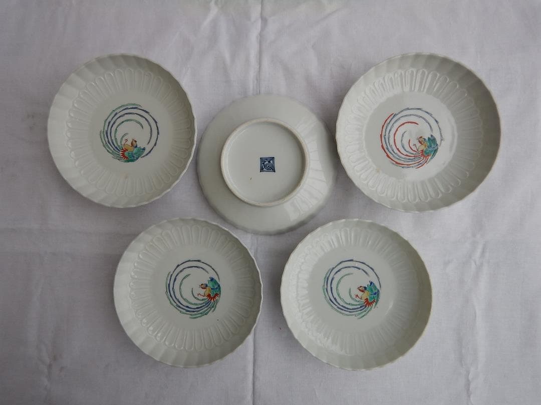 １４代柿右衛門白地菊花色絵皿