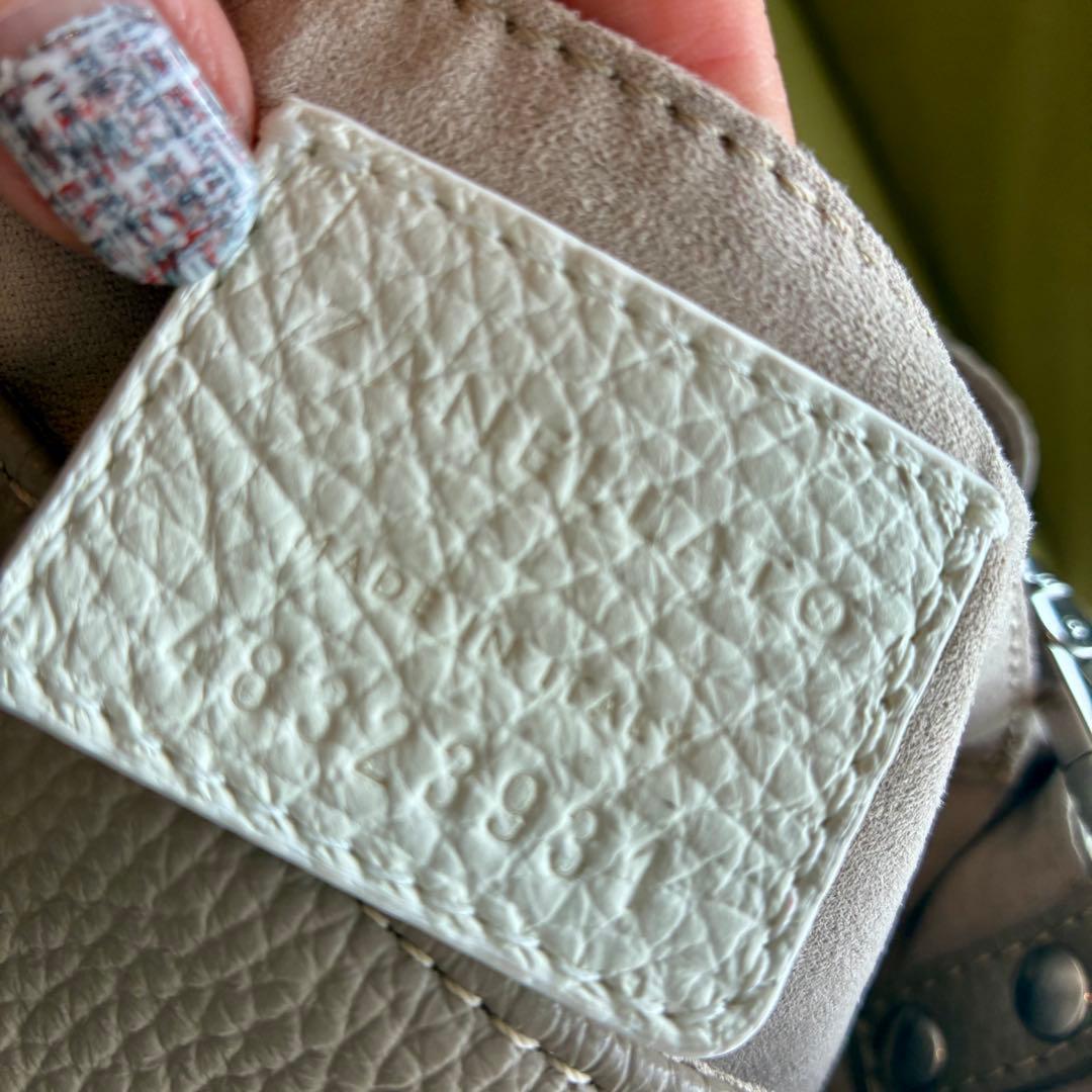 おーたにです 美品ザネラートポスティーナ　ベイビー　色トープ