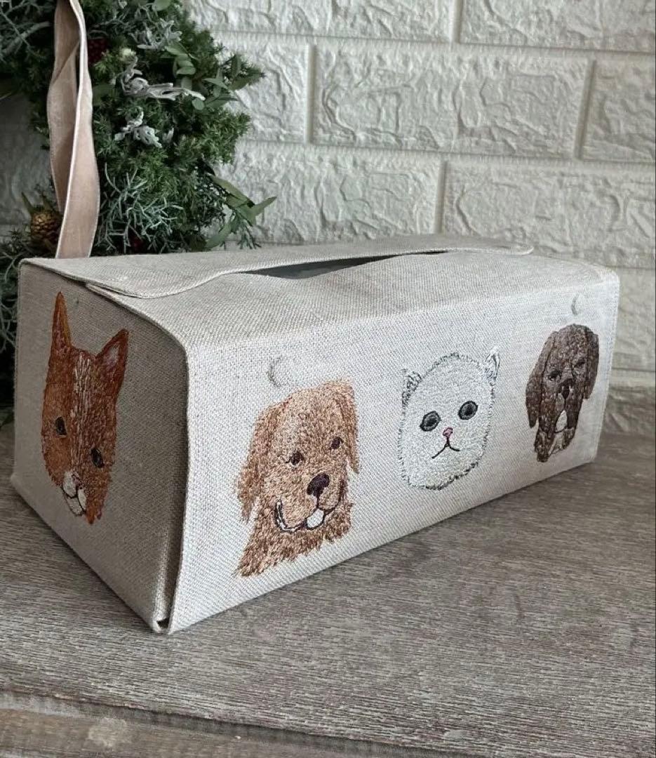 コーラル&タスク　Coral&Task 刺繍ティッシュボックス