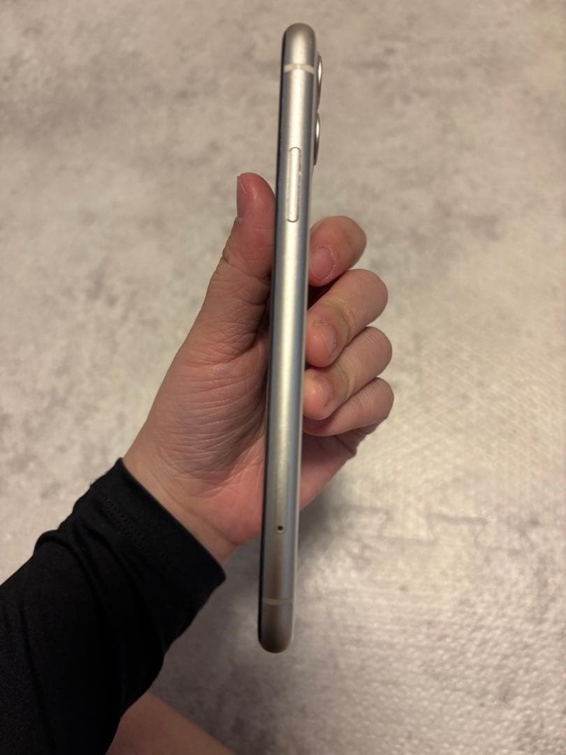 液晶傷なし【ホワイト】Apple iPhone 11 本体