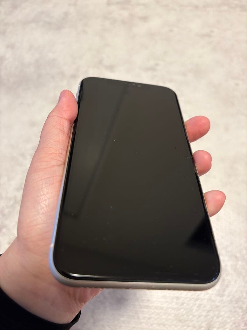 液晶傷なし【ホワイト】Apple iPhone 11 本体