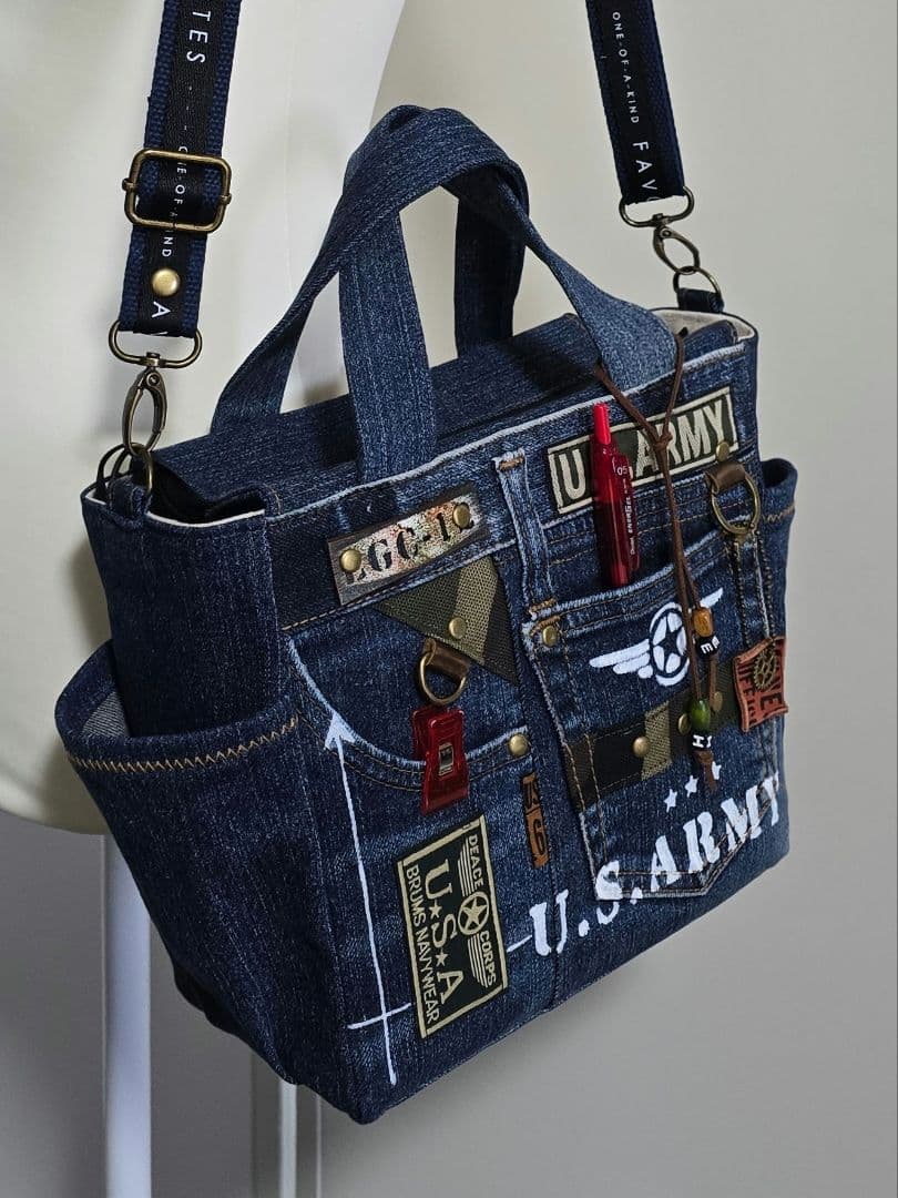 デニムリメイクトートバッグ ◆底板 ◆ショルダー紐 ◆ファスナー付き ◆ポーチ