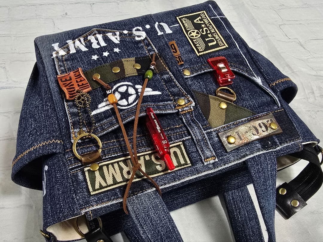 デニムリメイクトートバッグ ◆底板 ◆ショルダー紐 ◆ファスナー付き ◆ポーチ