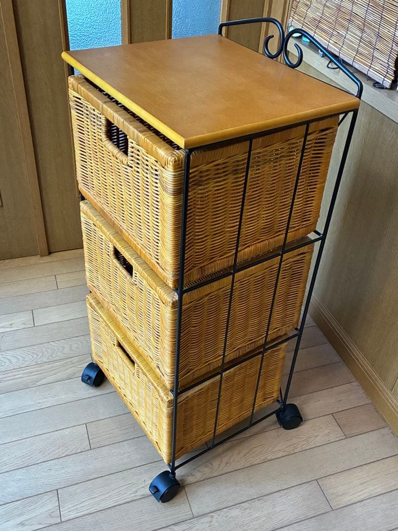 美品ラタンの棚
