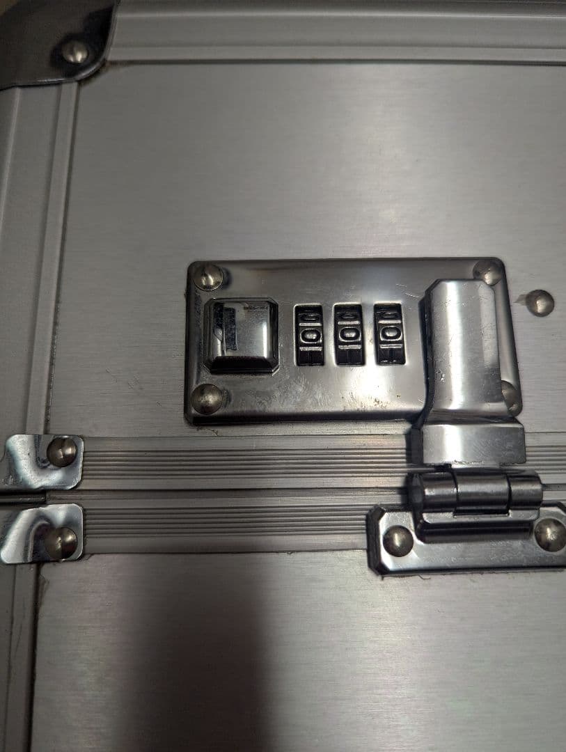 超非売品！タンカレー アルミ製キャリーケース