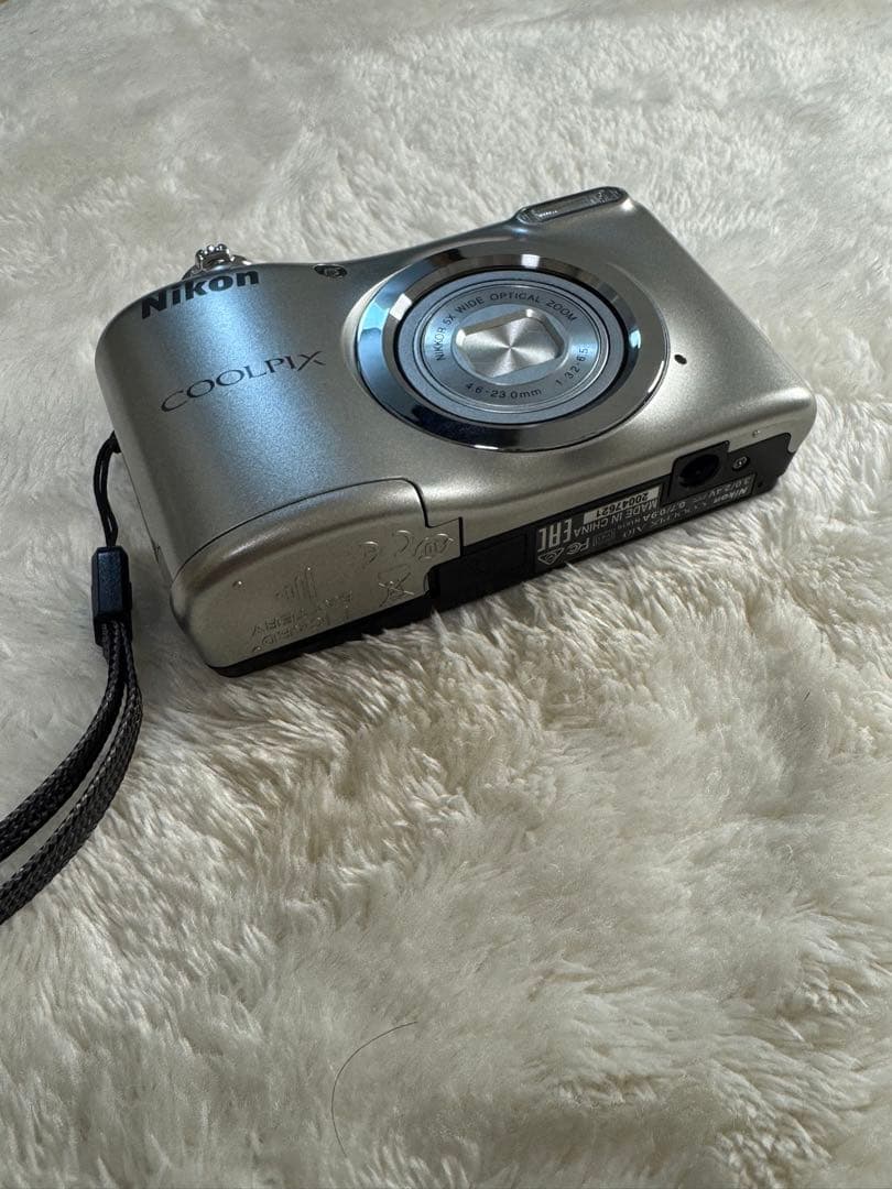 ニコンCoolpix A10 コンデジ（乾電池式）
