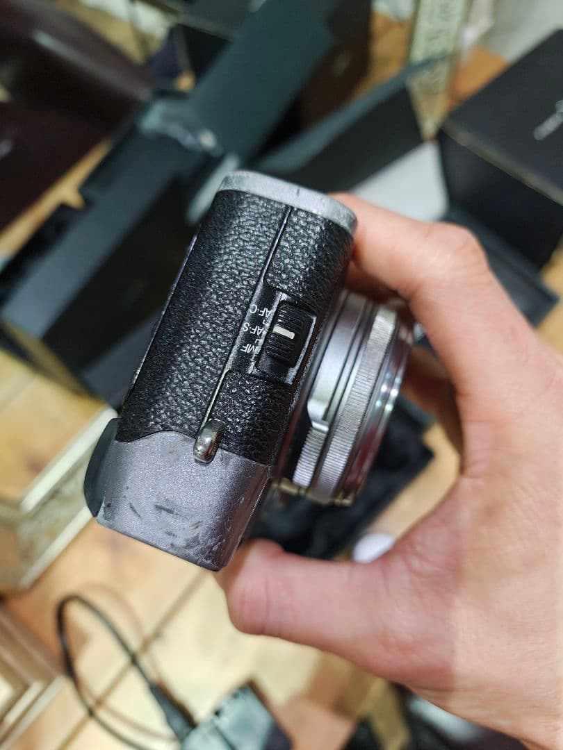 Fujifilm X100 コンパクトデジタルカメラ 箱 充電器バッテリー3個付