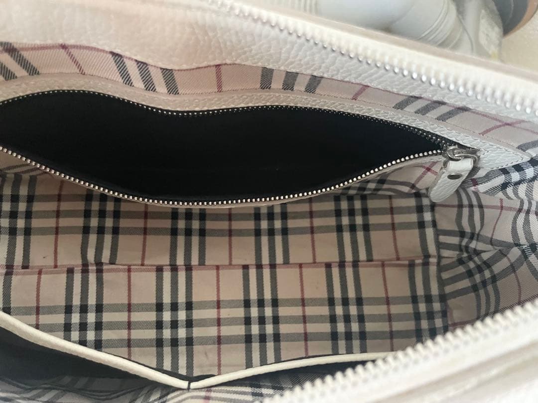 【りょう55】BURBERRY ホワイトレザー ショルダーバッグ
