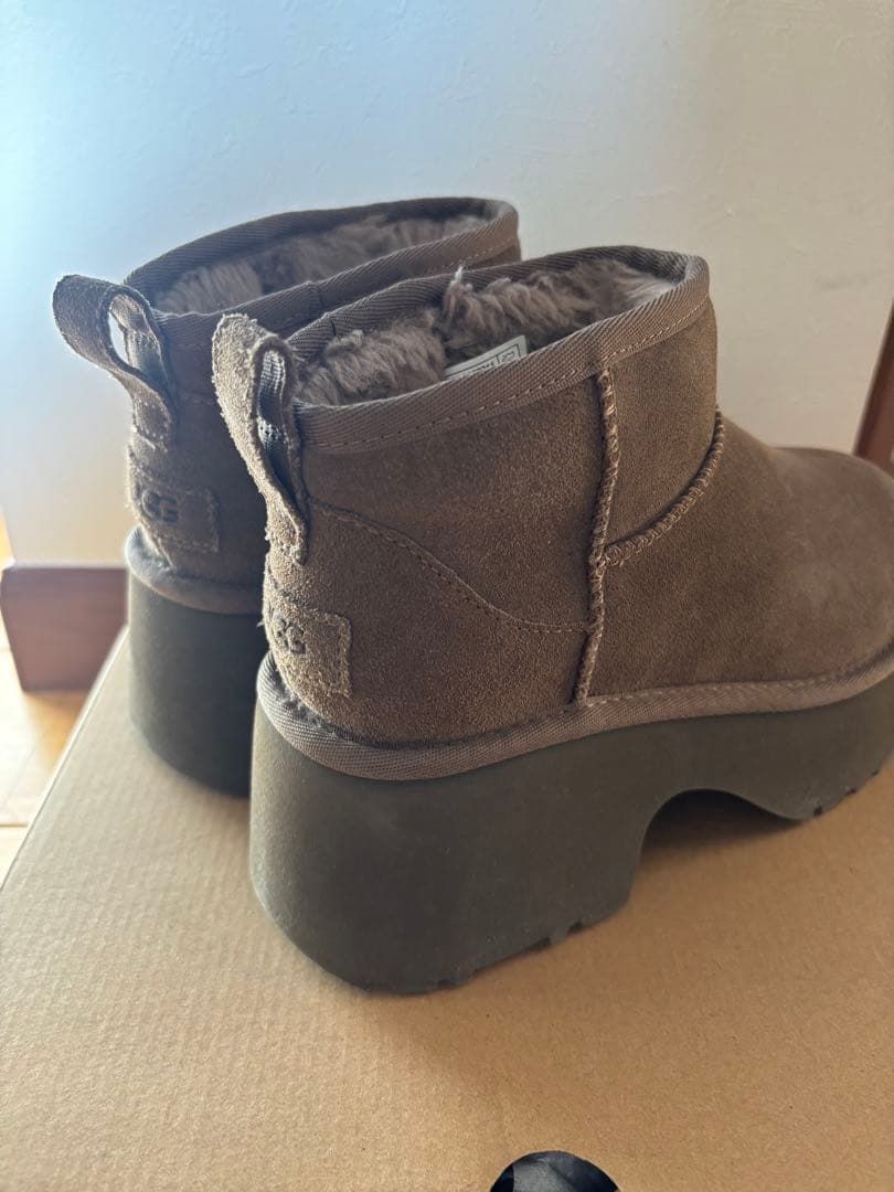 UGG クラシック ウルトラ ミニ ニュー ハイツ　24cm