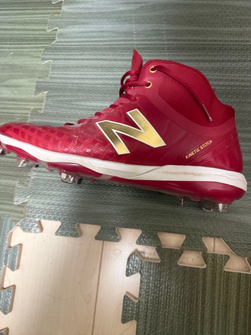 New Balance 4040 レッド スパイクシューズ