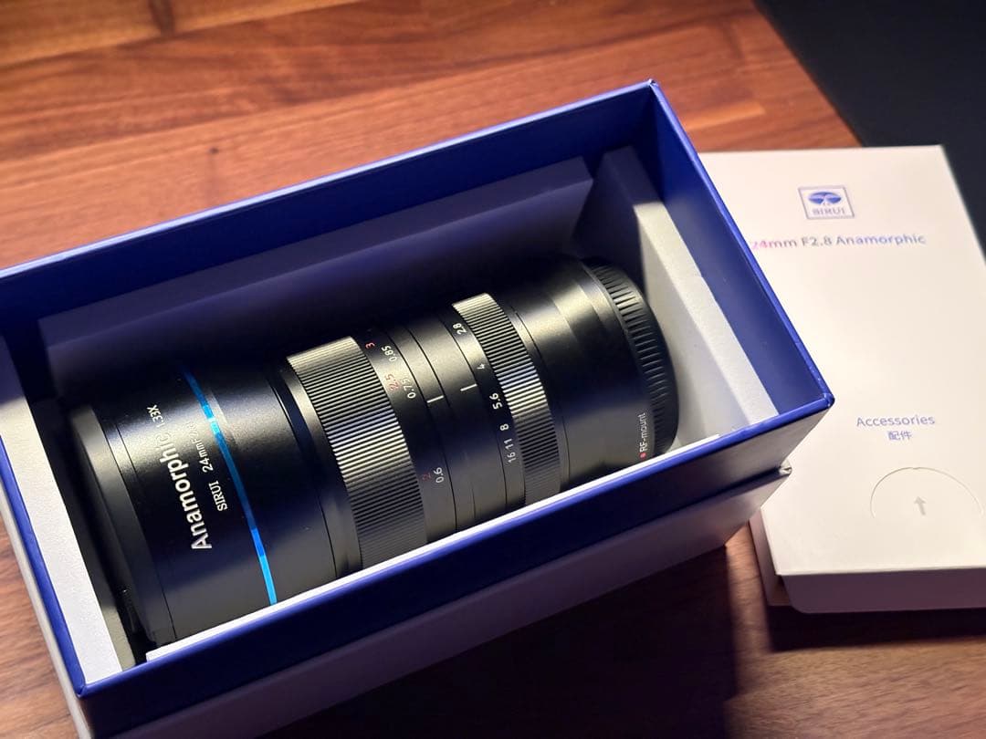 SIRUI 24mm F2.8 1.33x S35 Anamorphic レンズ