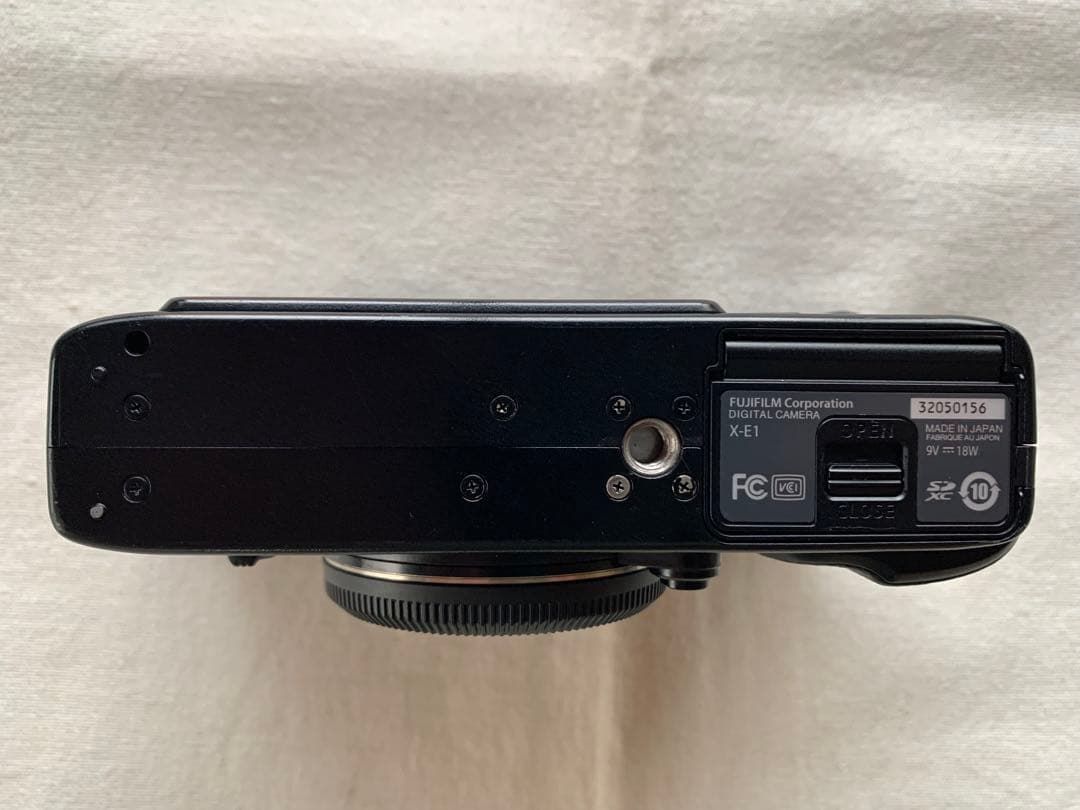 Fujifilm X-E1 ミラーレスカメラ 本体と付属品