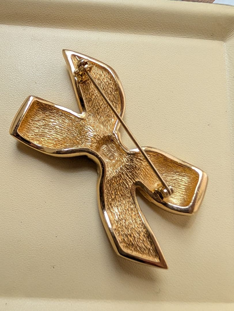 クリスチャンディオール　ブローチ　ラインストーン　ゴールド　美品　リボン　レア
