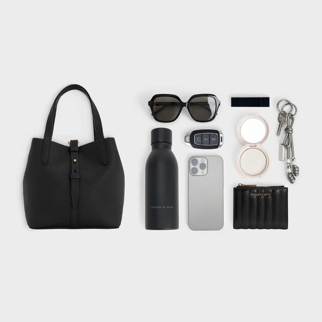 CHARLES＆KEITH ベリル リサイクルレザーバケツバッグ