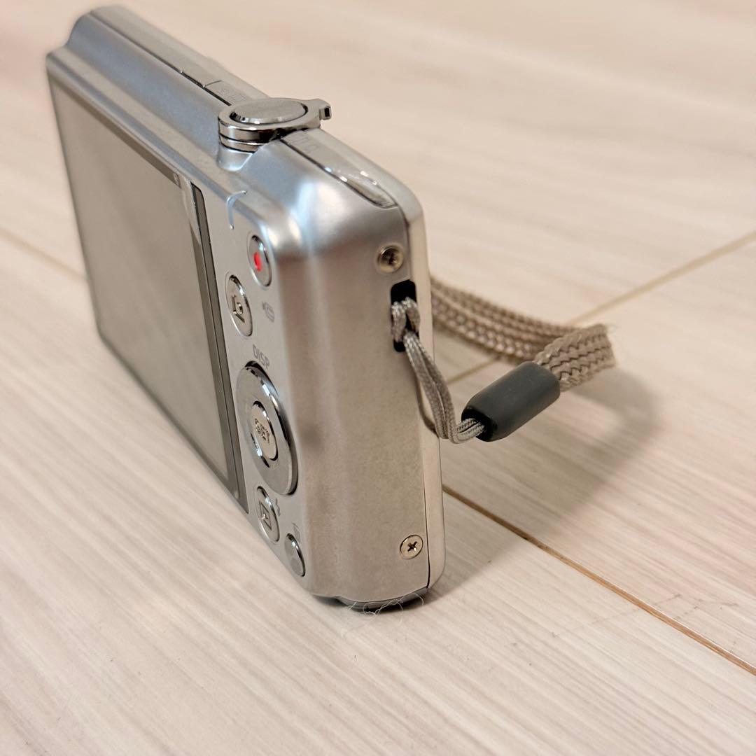 美品　カシオ EXILIM EX-Z780コンパクトデジタルカメラ