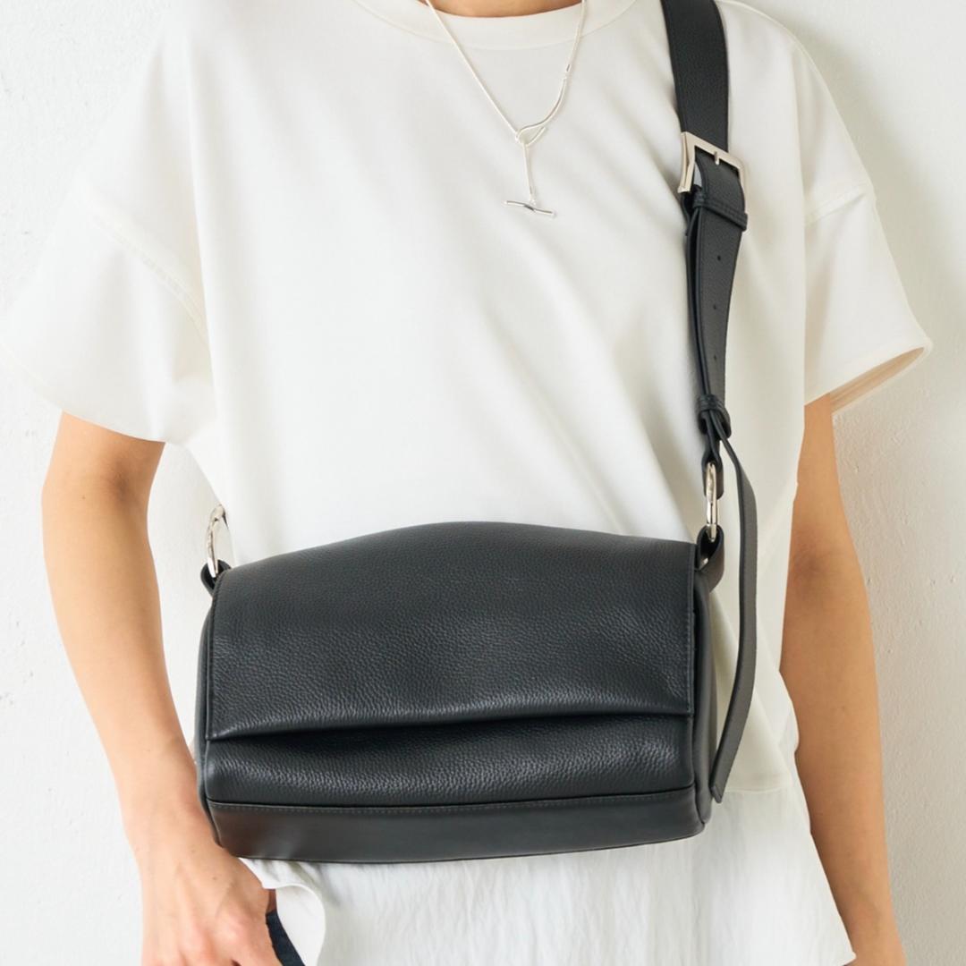 ★連休価格★【新品タグ付】ビアズリー レザー ボディバッグ + 替ベルトセット1