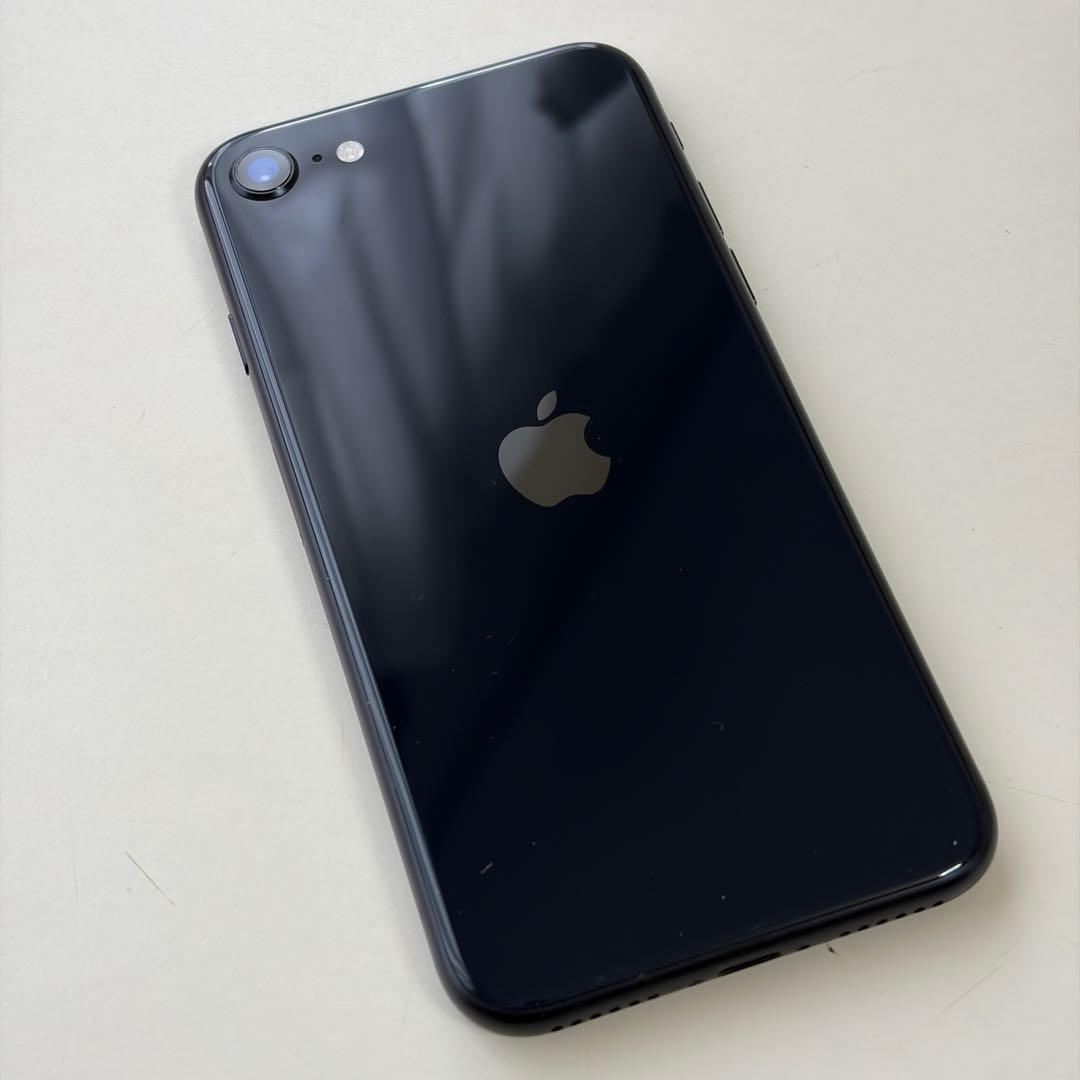 バッテリー新品　iPhoneSE第3世代64GB SIMフリー　美品