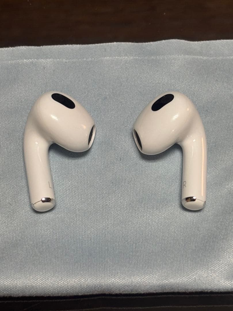 【美品】Apple AirPods3 本体 ホワイト 箱付充電ケース等付属品完備