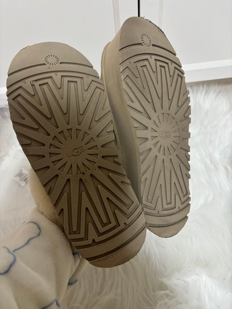 UGG ベージュ 厚底スライドサンダル