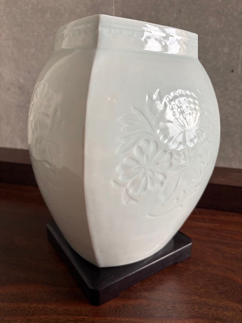 河村蜻山 大きな花瓶5.8kg 高さ29.5cm 四方形白磁富貴花彫文牡丹柳宗悦