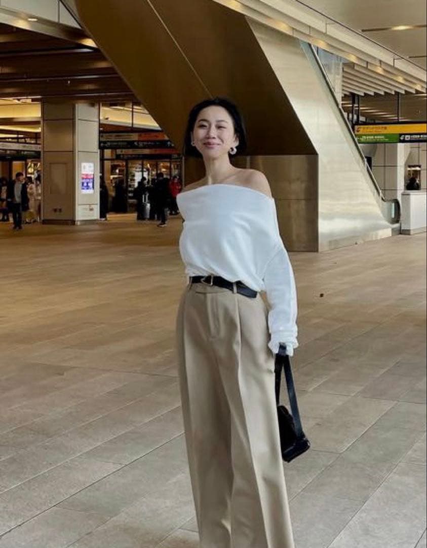 ETRÉ TOKYOデザインネックスウェットプルオーバー 新品未使用品