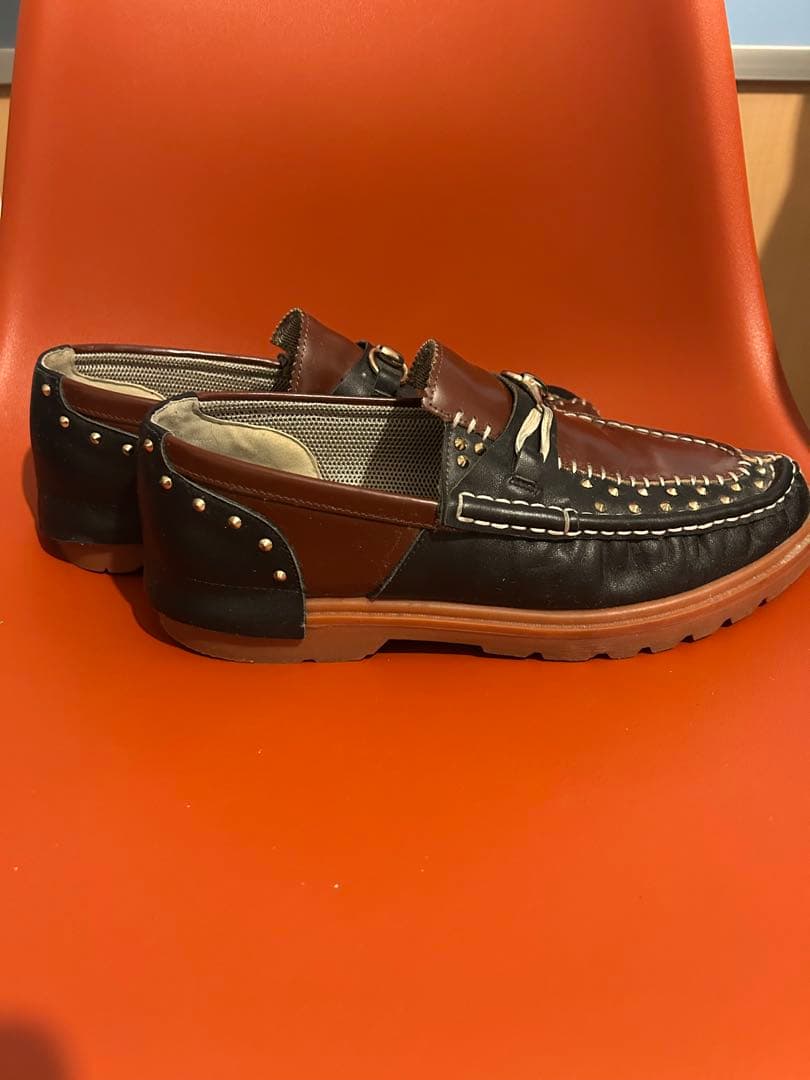 kolorスタッズ装飾付きレザー ローファー