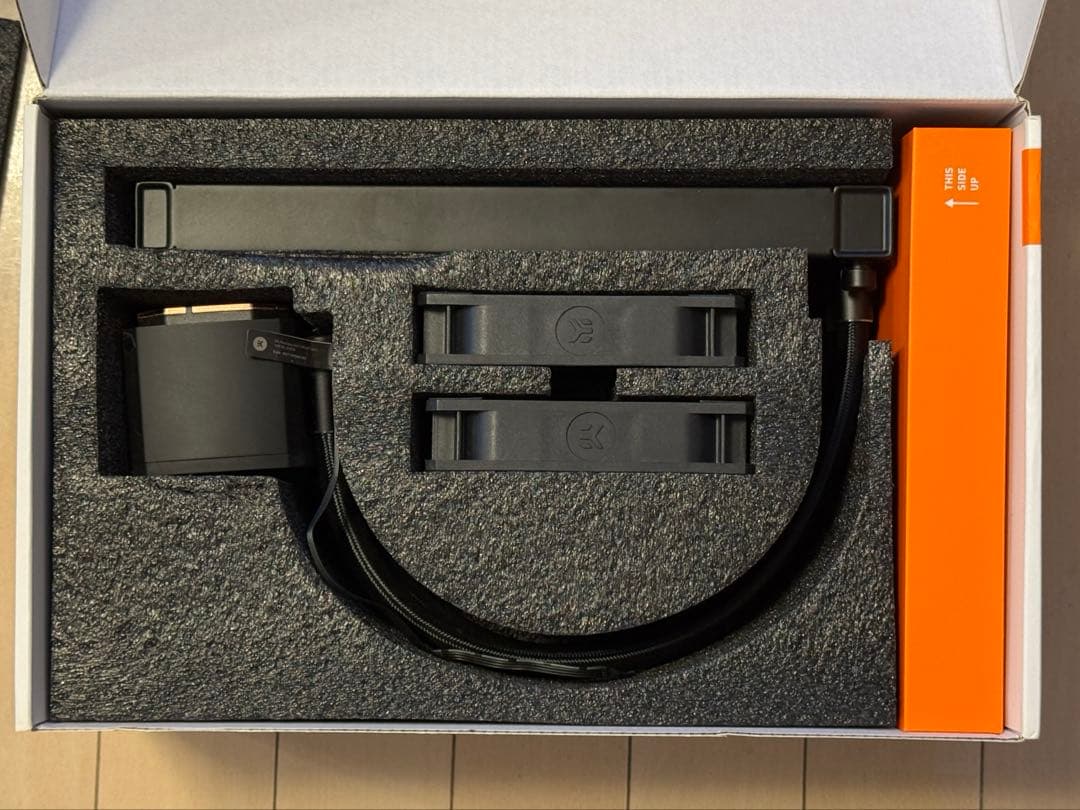 EK NUCLEUS AIO CR240 Dark 中古