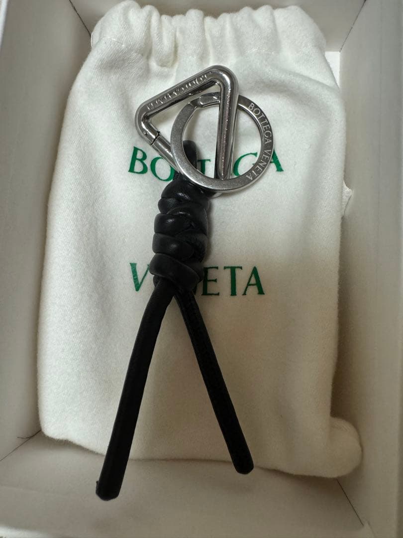 BOTTEGA VENETA トライアングルキーリング　ブラック