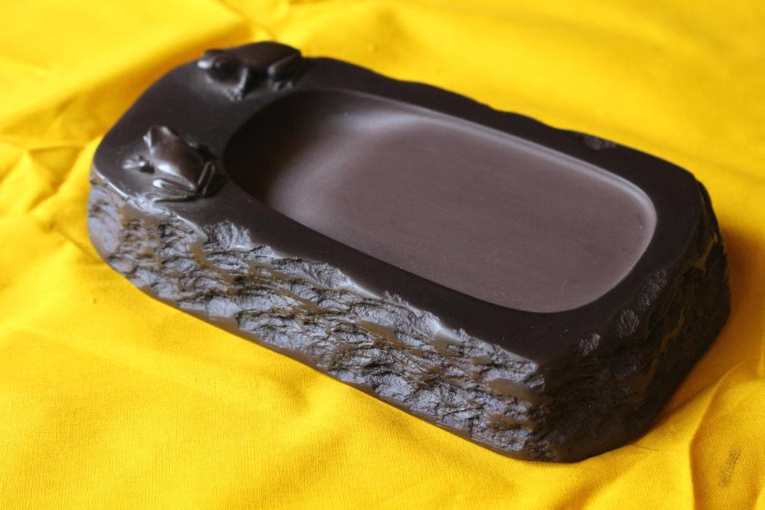 蛙◎赤間硯◎下井百合昭◎昭竜山作 共箱 栞付き 黄布