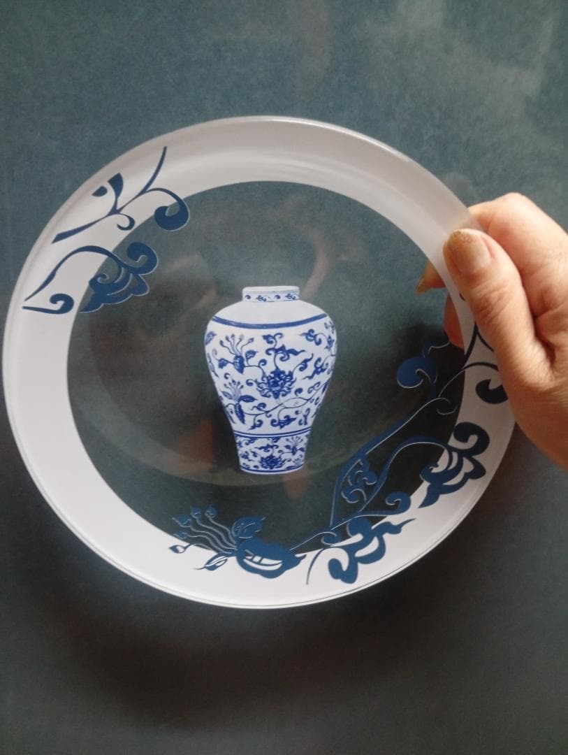 青と白のコントラストが素敵な花瓶デザインのクリアプレート2枚 インテリア 置物