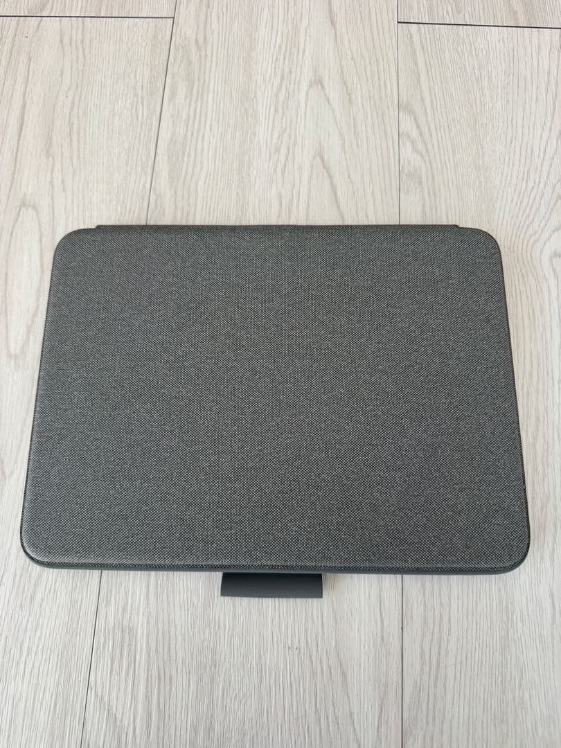 iPad (第10世代) Wi-Fi 64GB + Combo Touch