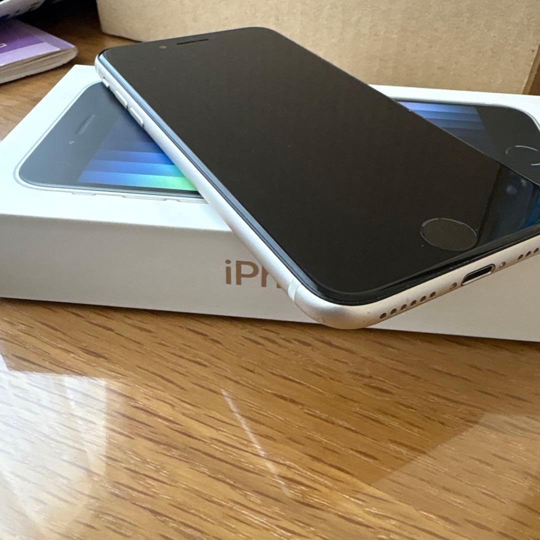 iPhone SE 第三世代　64GB ホワイト